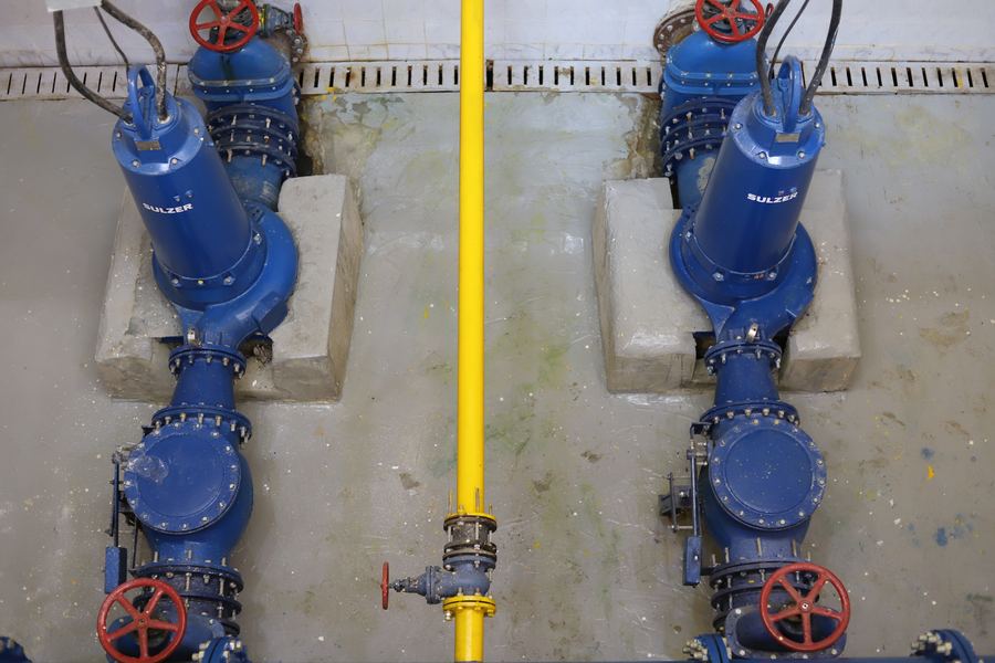 Submersible pumps in the wet well